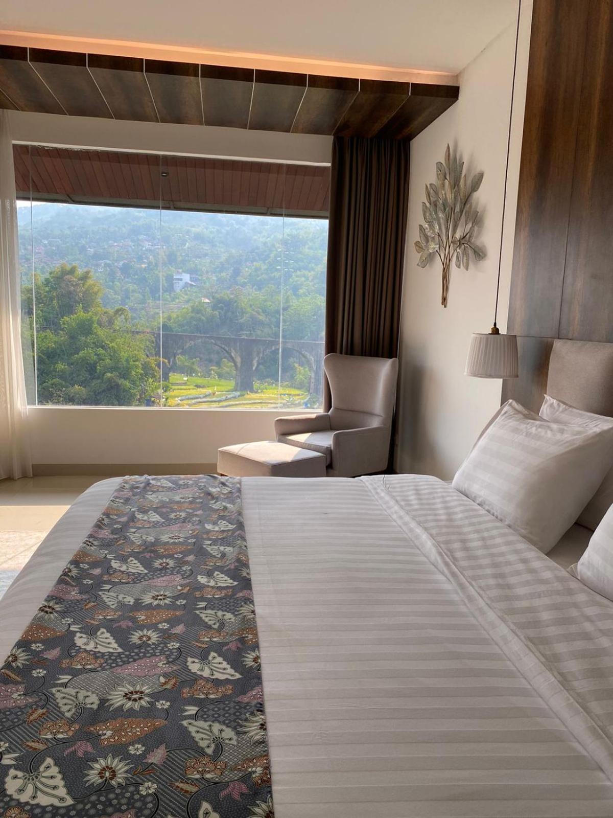 Forest Hills Hotel Soreang Bagian luar foto